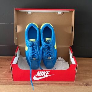 Nike Kids Sneakers in Blue and Yellow